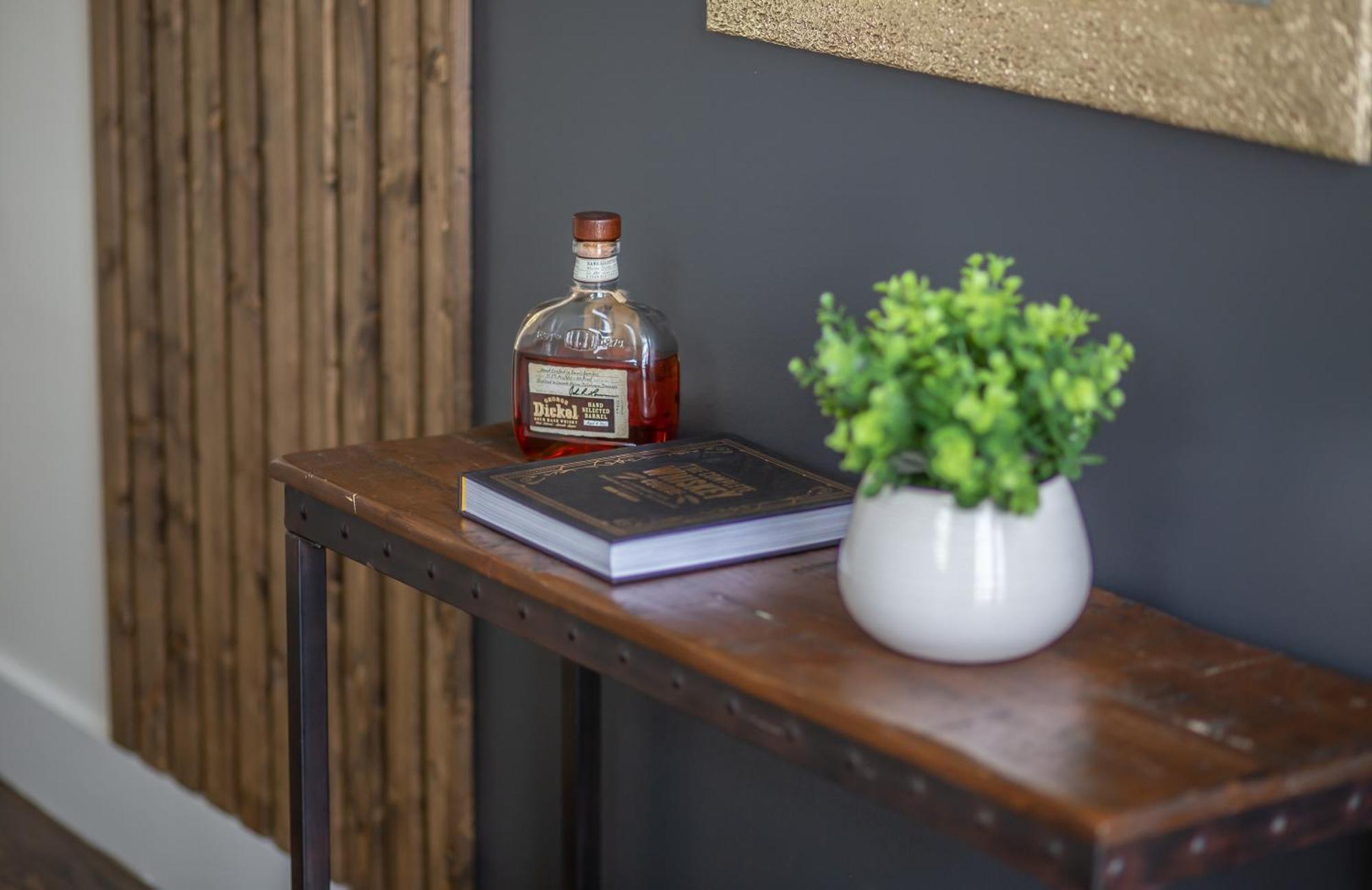 Whiskey House With Rooftop Golf, City Views! 8Min To Downtown! Sleeps 9! Nashville Exterior photo